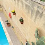 A La Maison