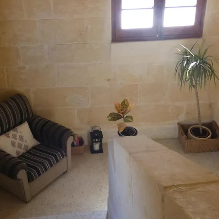 A La Maison Bed & Breakfast