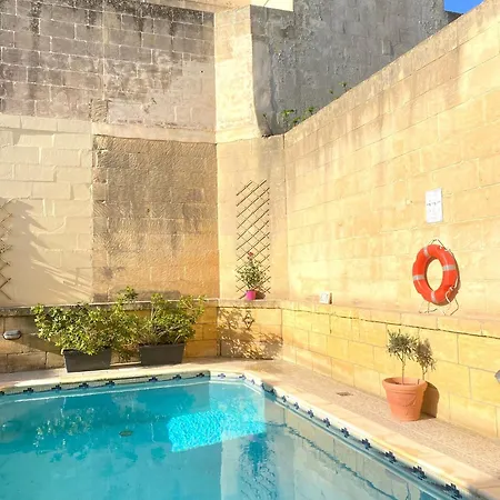 A La Maison