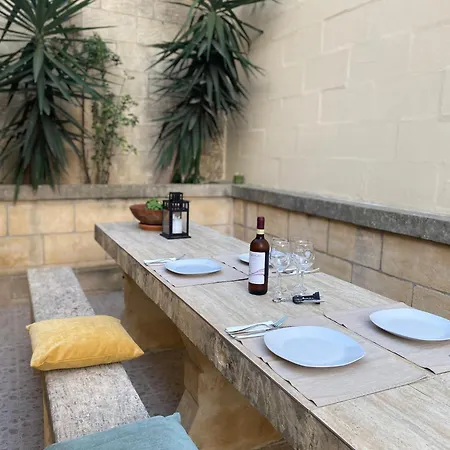 A La Maison Xaghra