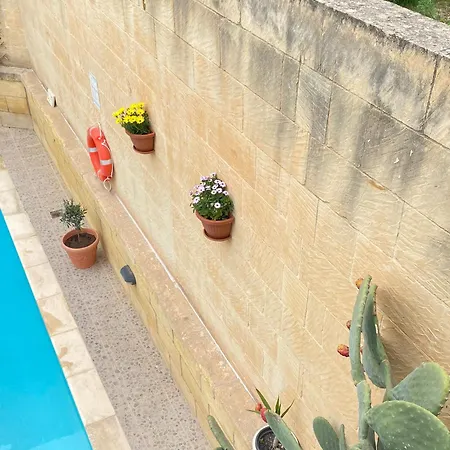 A La Maison