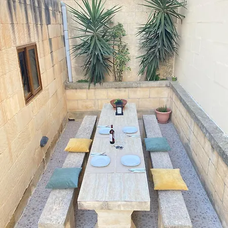 A La Maison * Xaghra