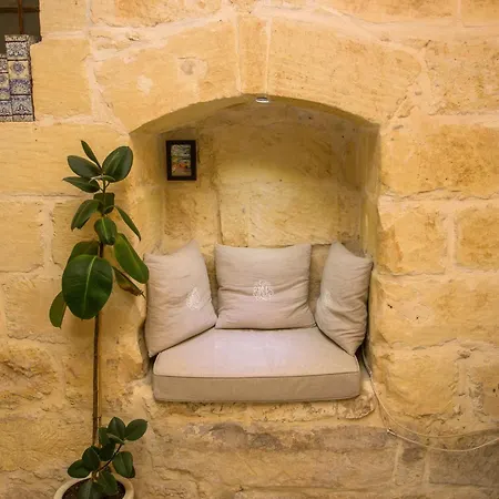 A La Maison
