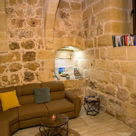 A La Maison Bed & Breakfast