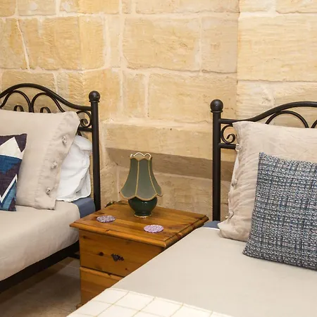 Bed & Breakfast A La Maison *